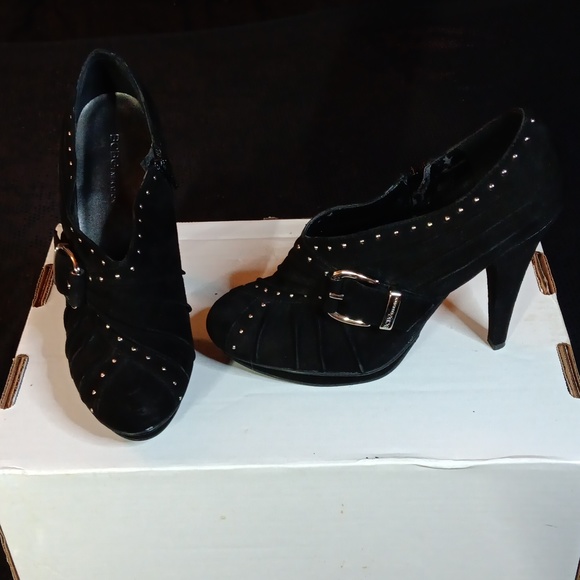 BCBG Generation Silver Studded Black Suede Booties With Buckles (8) GUC - Picture 12 of 13